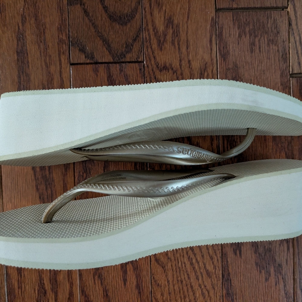 Havaianas High Platform Flip Flops Tan/Gold Size 9W - Picture 2 of 3